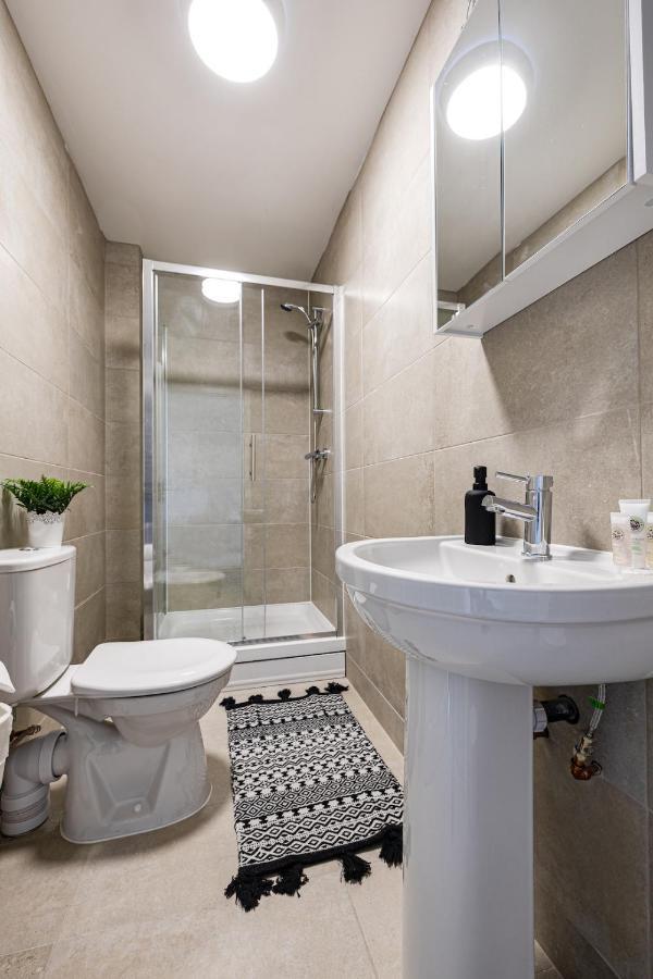 Top Floor Apartment With Private Balcony In Stockport Centre By Hass Haus Exteriér fotografie