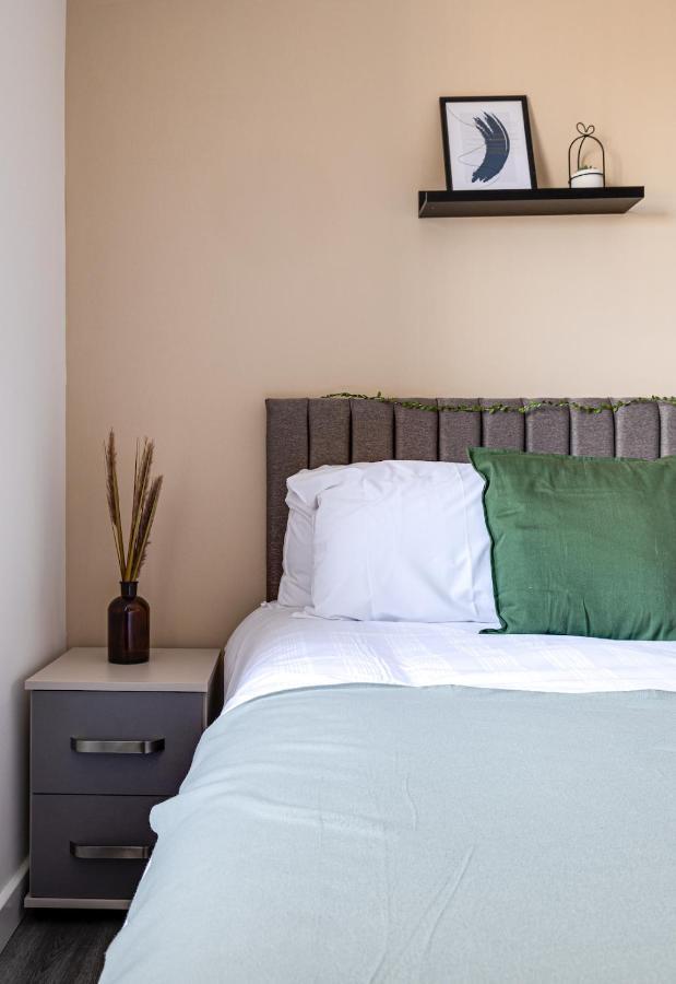 Top Floor Apartment With Private Balcony In Stockport Centre By Hass Haus Exteriér fotografie