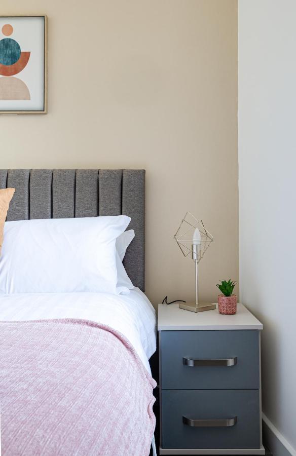Top Floor Apartment With Private Balcony In Stockport Centre By Hass Haus Exteriér fotografie