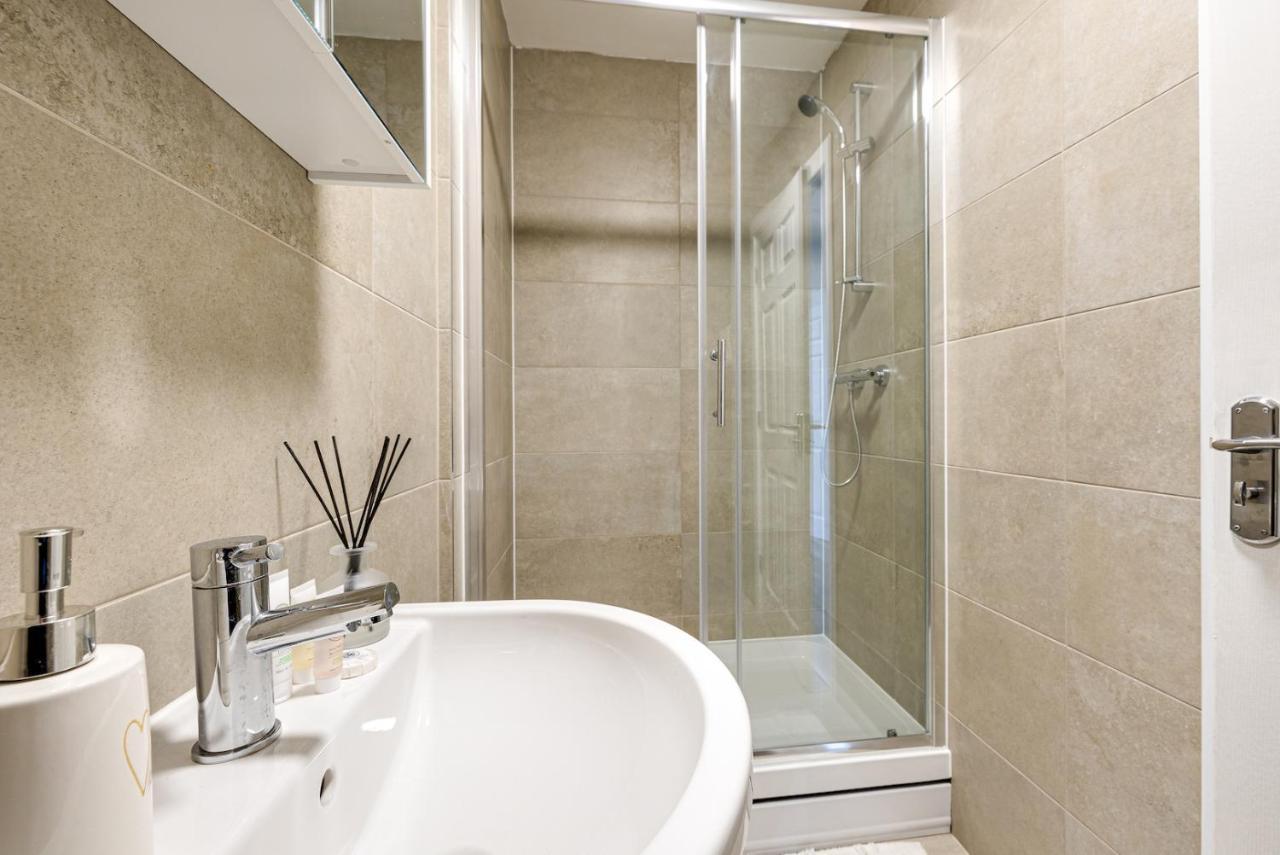 Top Floor Apartment With Private Balcony In Stockport Centre By Hass Haus Exteriér fotografie